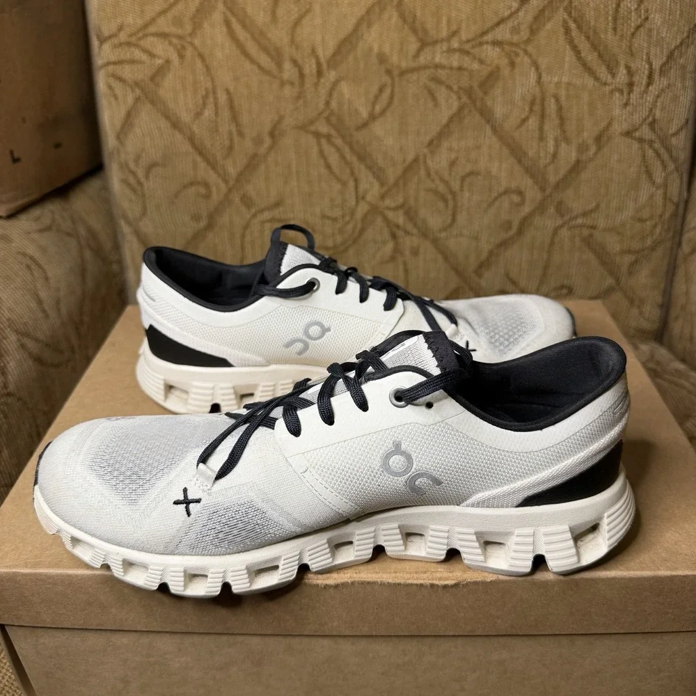 On Cloud X 3 Women's Road Running Shoes Size 8.5 White & Black Lace Up Athletic